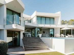 Hotel Modern holiday home with vast terracing